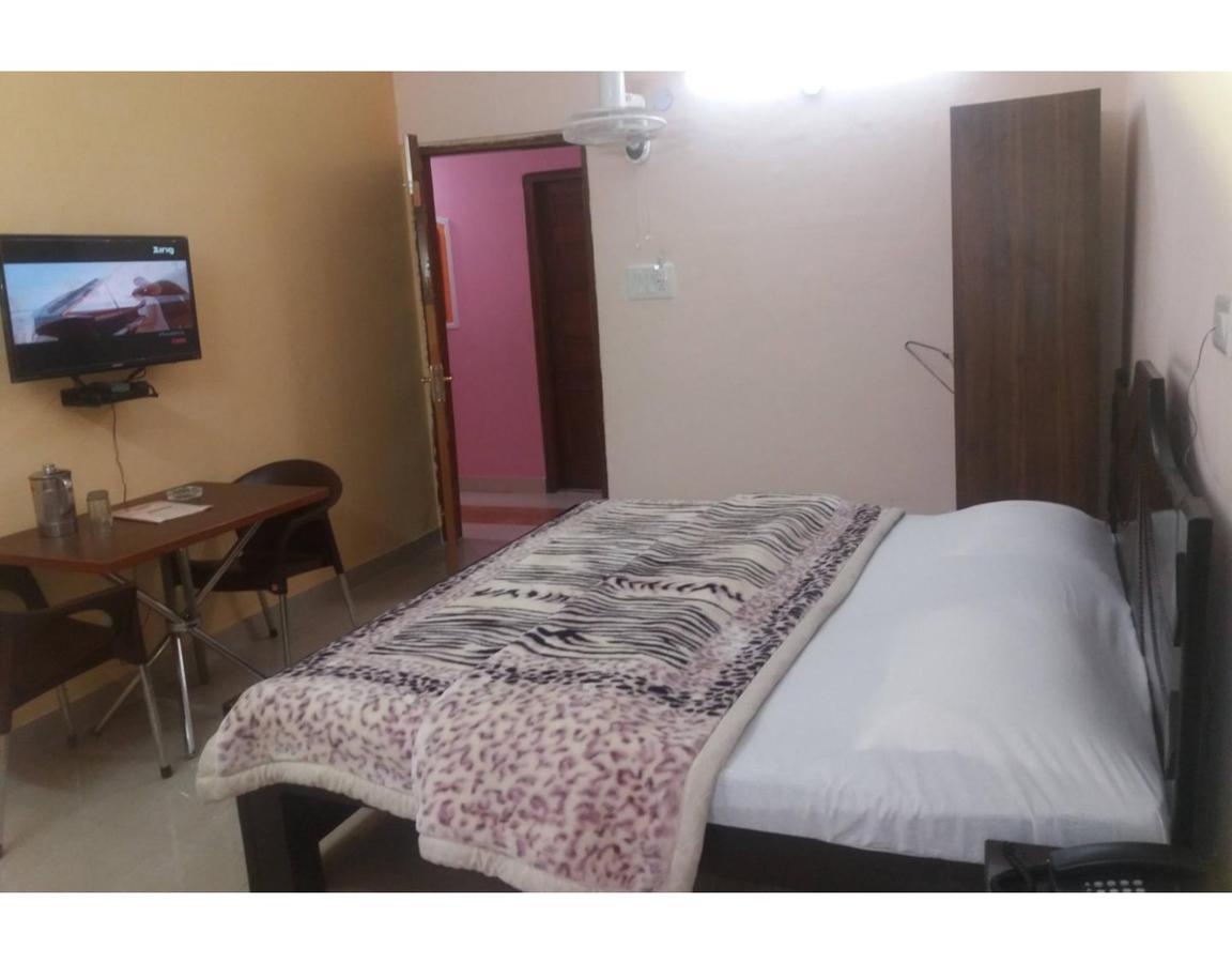 Hotel Rock Stone Мусори Екстериор снимка